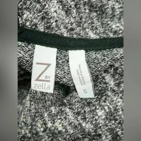 Zella Cardigan, size small - Picture 10 of 10